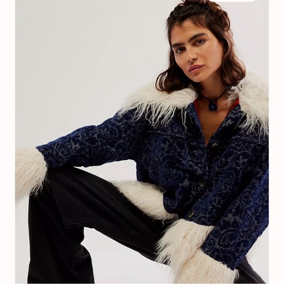 FREE PEOPLE NWT SABINA FUR BOMBER JACKET 🔥 - Picture 3 of 12